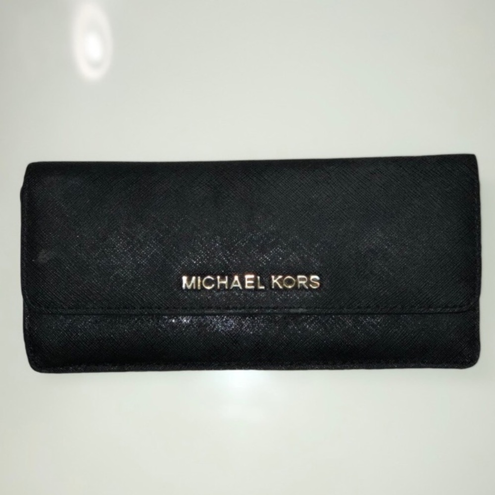 Black and Gold Michael Kors flat wallet ✨